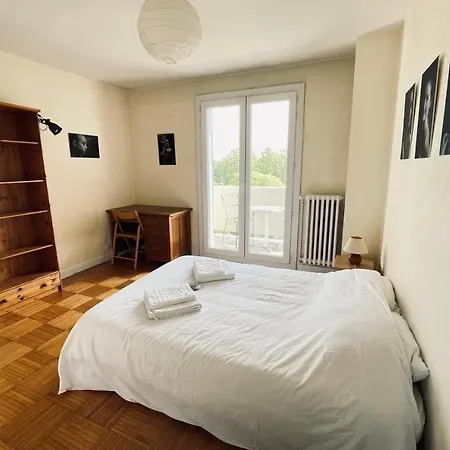 Apartment Large Bright With Balcony *