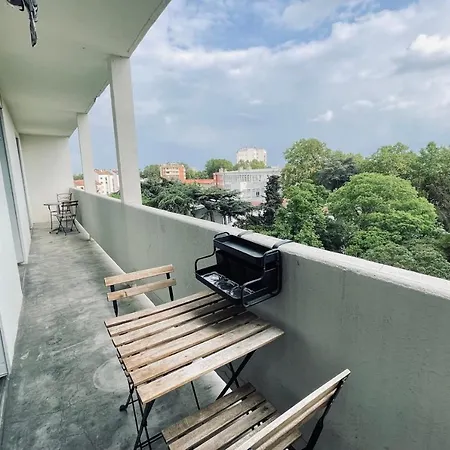 Large Bright With Balcony Appartamento *